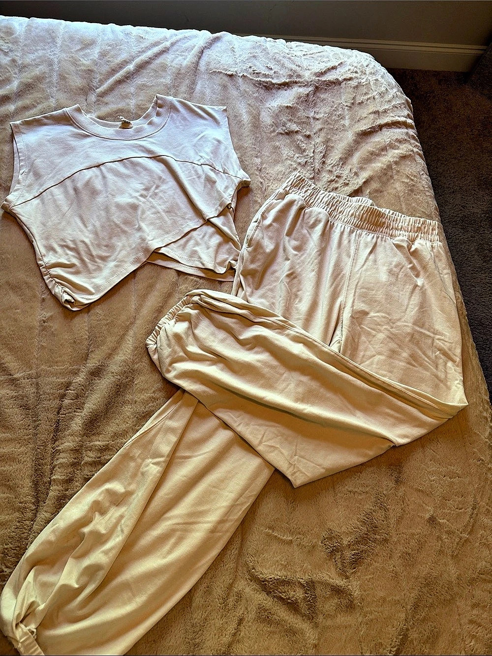 Inspired manifest twilight adorable  Set in cream Size Large